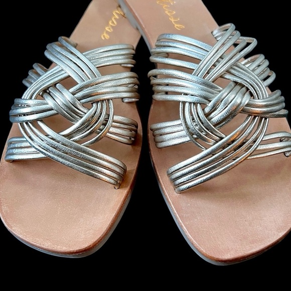 Matisse Gold Leather Tate Slide Flat Sandals Size 9 NWOT - Picture 4 of 10